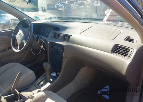 2000 Toyota Camry Ce/Le/Xle z USA, uszkodzony, nr VIN JT2BG22K3Y0447439